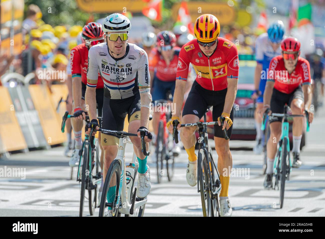 Bayonne, pays Basque, France, 3rd juillet 2023, FRED WRIGHT de BAHREÏN VICTORIEUX PHOTOGRAPHIÉ à la fin de la phase 3, 185km, Amorebieta Etxano à Bayonne pendant l'édition 110th du Tour de France crédit: Nick Phipps/Alay Live News Banque D'Images