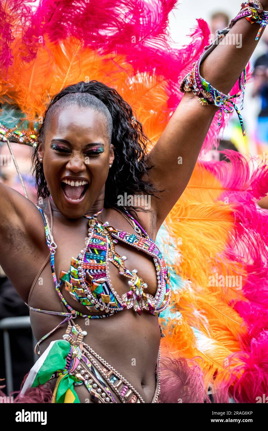 Pride March, Londres, Royaume-Uni. 1st juillet 2023. Des milliers de personnes participent à la marche de la fierté des Londons, acclamé par des dizaines de milliers de spectateurs le long de l'itinéraire misé Banque D'Images