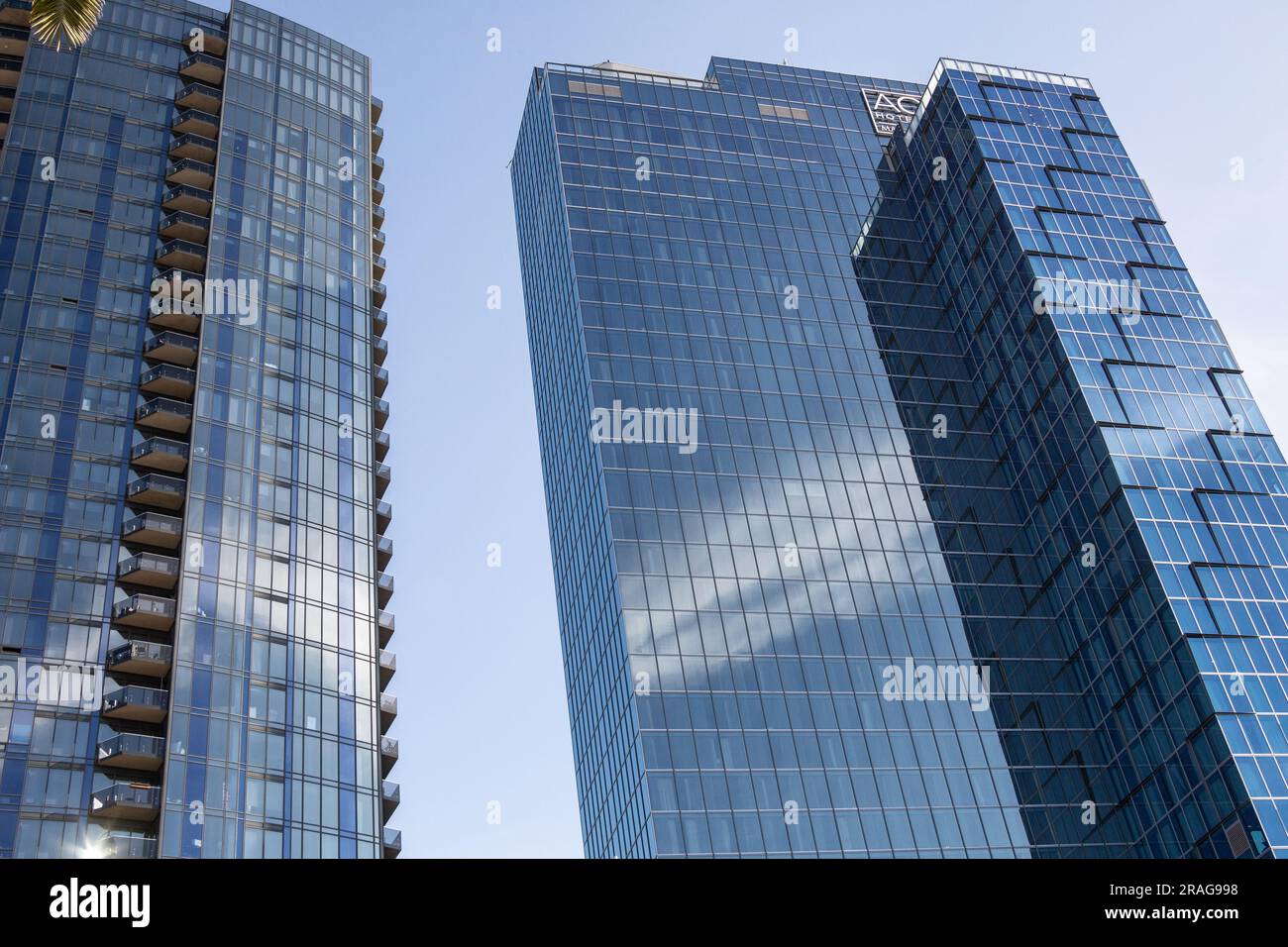 AC Los Angeles Hotel et Moxy Hotel à Circa Los Angeles en face du centre DE congrès LA dans le quartier South Park du centre-ville de Los Angeles, CA, Banque D'Images AC Los Angeles Hotel et Moxy Hotel à Circa Los Angeles en face du centre DE congrès LA dans le quartier South Park du centre-ville de Los Angeles, CA, Banque D'Images