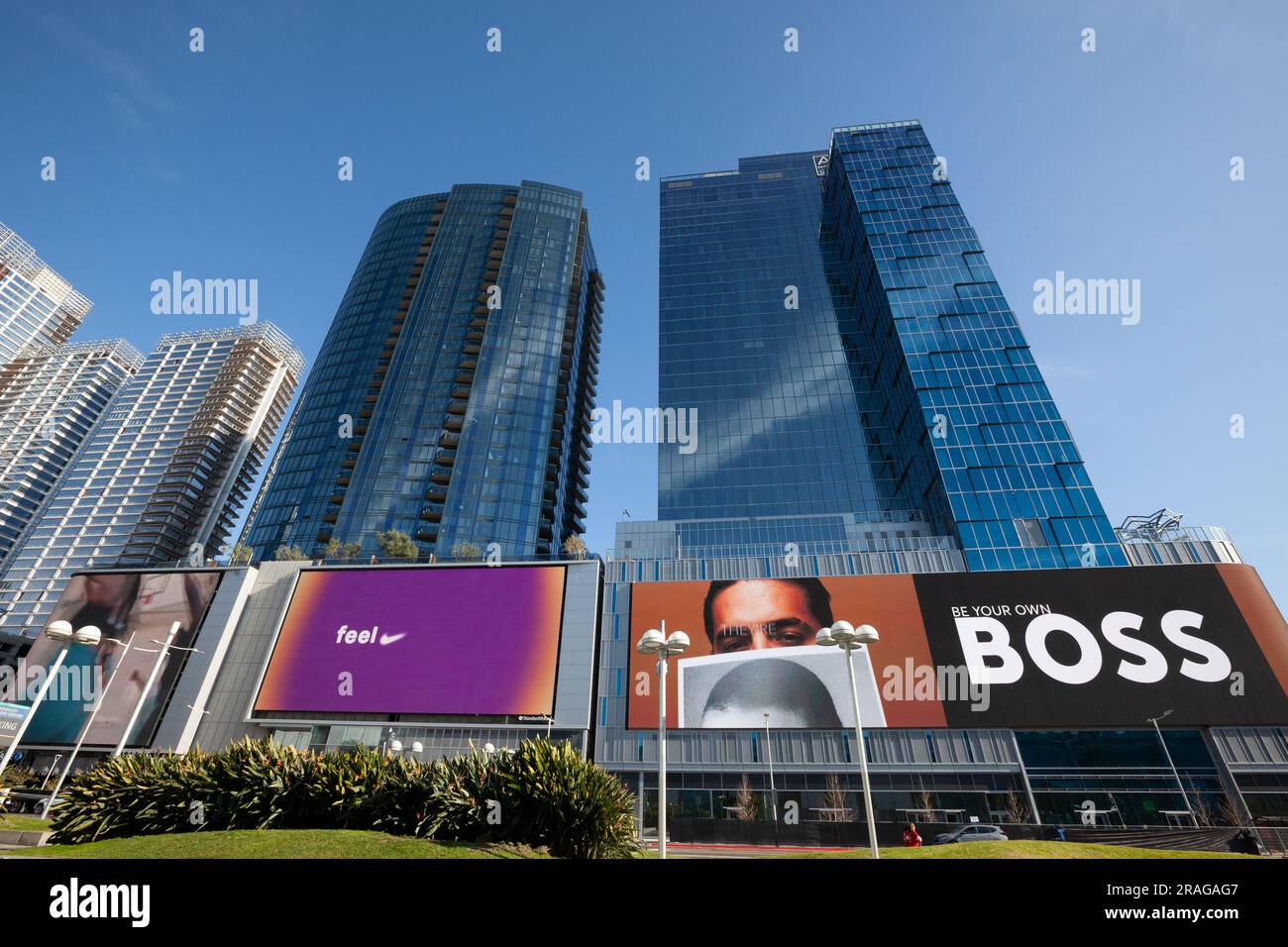 Panneaux d'affichage électroniques en face de Circa LA dans le centre-ville de Los Angeles, CA, États-Unis Banque D'Images Panneaux d'affichage électroniques en face de Circa LA dans le centre-ville de Los Angeles, CA, États-Unis Banque D'Images