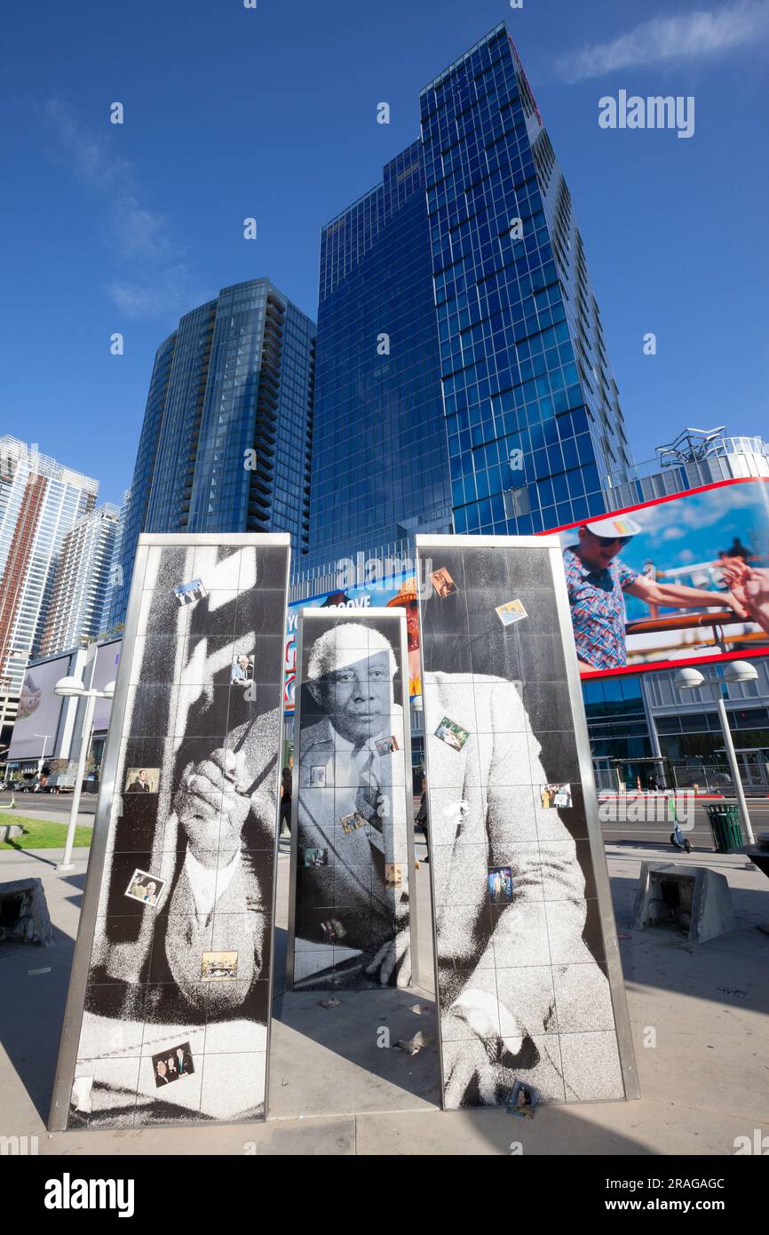 Public Art at LA Live en face de Circa LA et des hôtels AC et Moxy du centre-ville de Los Angeles, CA, USA Banque D'Images Public Art at LA Live en face de Circa LA et des hôtels AC et Moxy du centre-ville de Los Angeles, CA, USA Banque D'Images