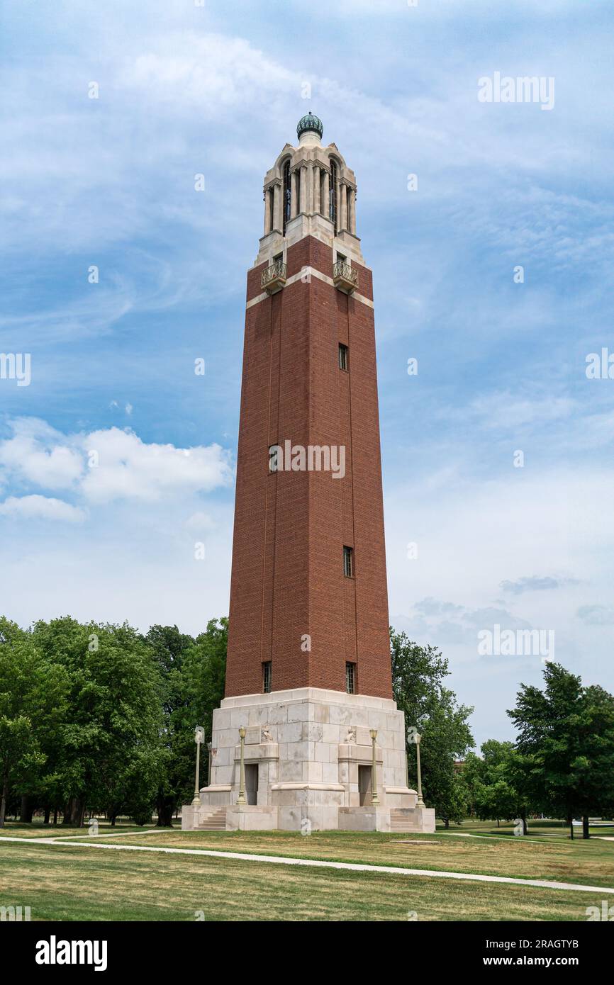 BROOKINGS, Dakota du Sud, États-Unis - 21 JUIN 2023 : Campanile de Coughlin sur le campus de l'Université d'État du Dakota du Sud. Banque D'Images