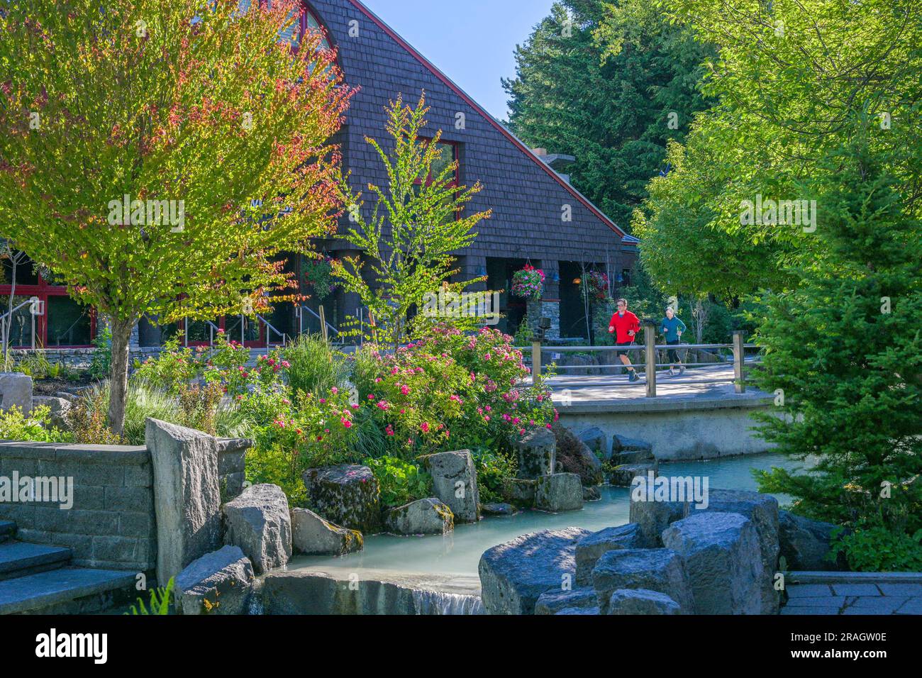 Matin, joggeurs, Whistler, Colombie-Britannique, Canada Banque D'Images