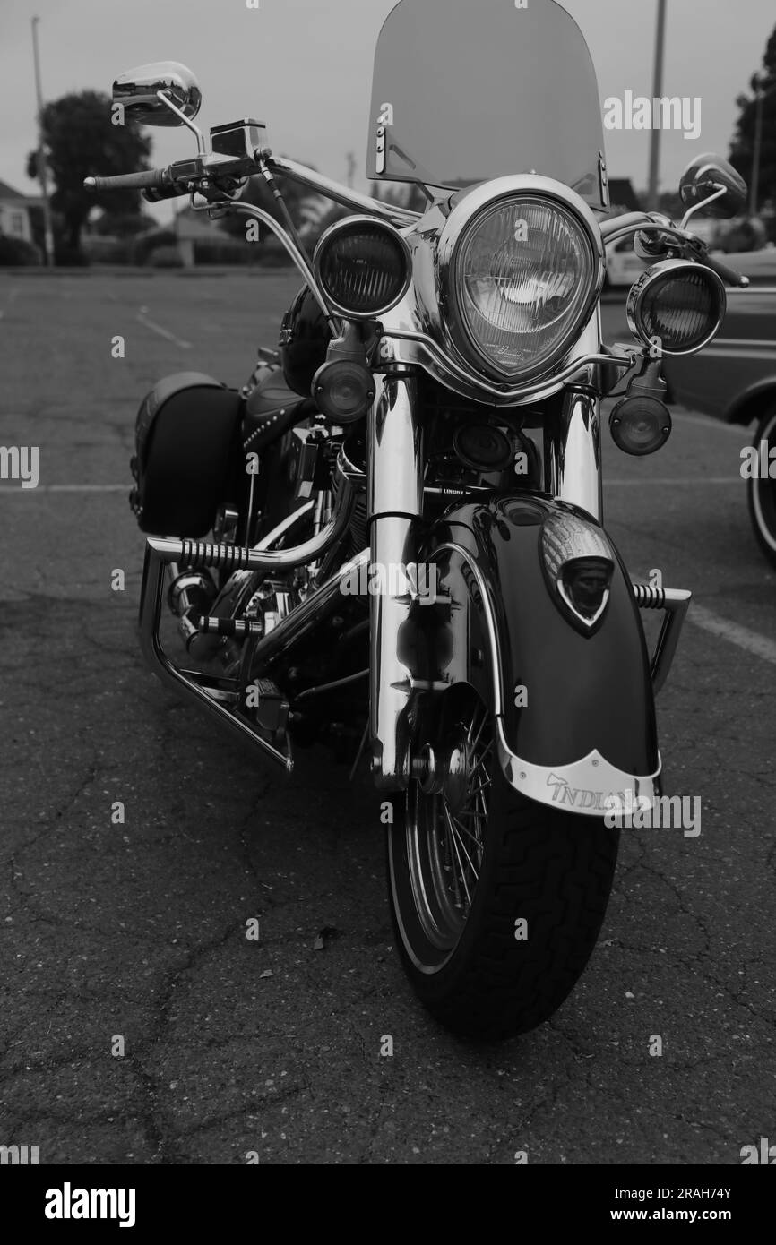 Moto violette Banque d'images noir et blanc - Alamy