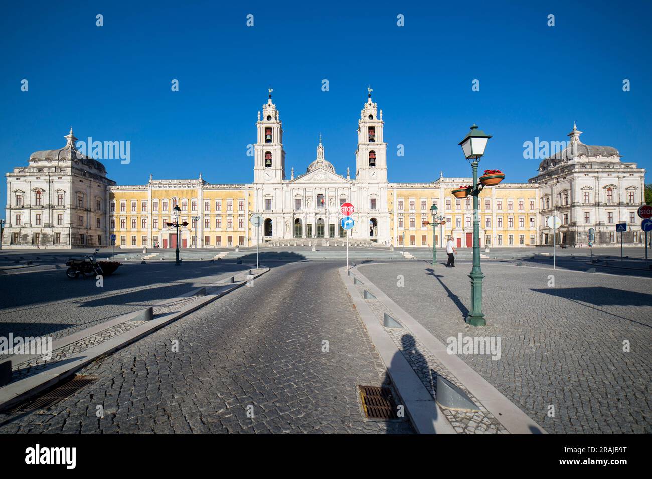 Palais national de Mafra ou couvent Mafra ensemble architectural baroque, formé par un palais royal, basilique [église], couvent, jardin et tapade [huntin Banque D'Images