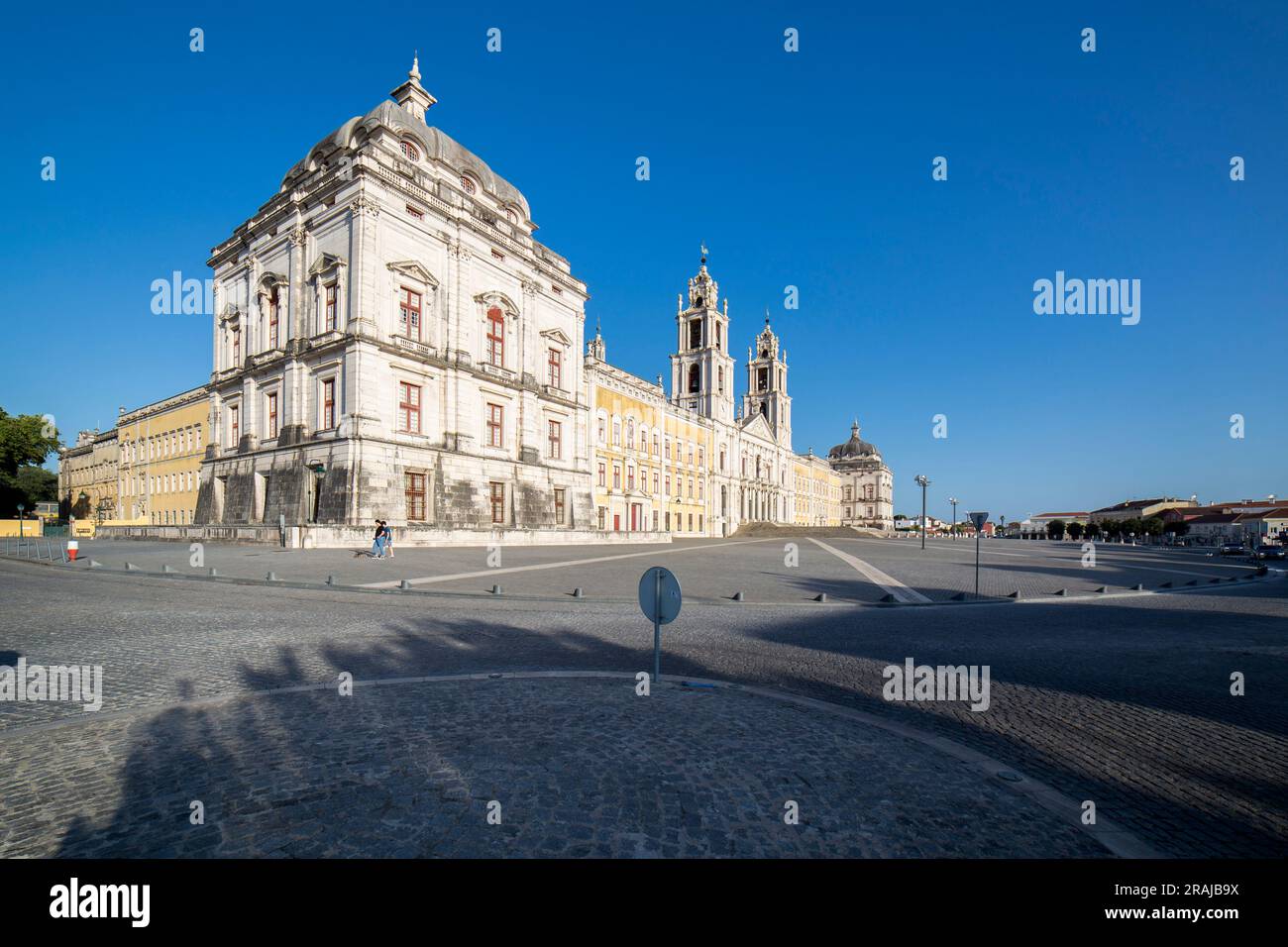 Palais national de Mafra ou couvent Mafra ensemble architectural baroque, formé par un palais royal, basilique [église], couvent, jardin et tapade [huntin Banque D'Images