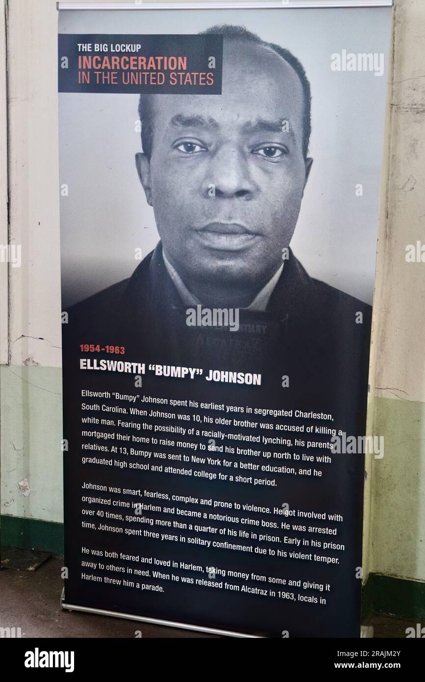Panneau avec l'histoire d'Ellsworth 'Bumpy' Johnson emprisonné à partir de 1954-1963 sur l'exposition du pénitencier fédéral d'Alcatraz San Francisco Californie USA Banque D'Images