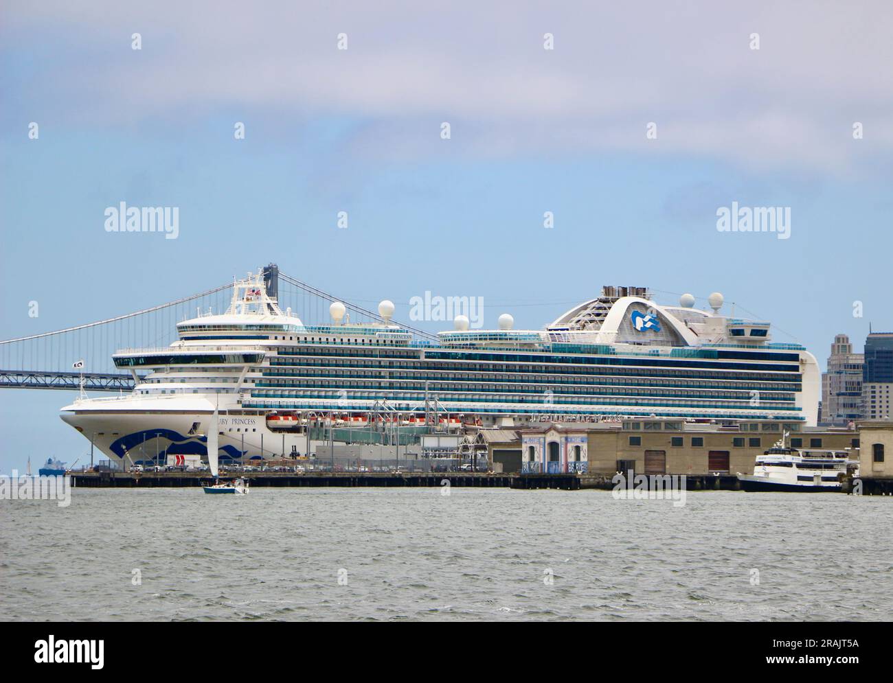 Le navire de croisière Ruby Princess a accosté San Francisco Californie États-Unis Banque D'Images