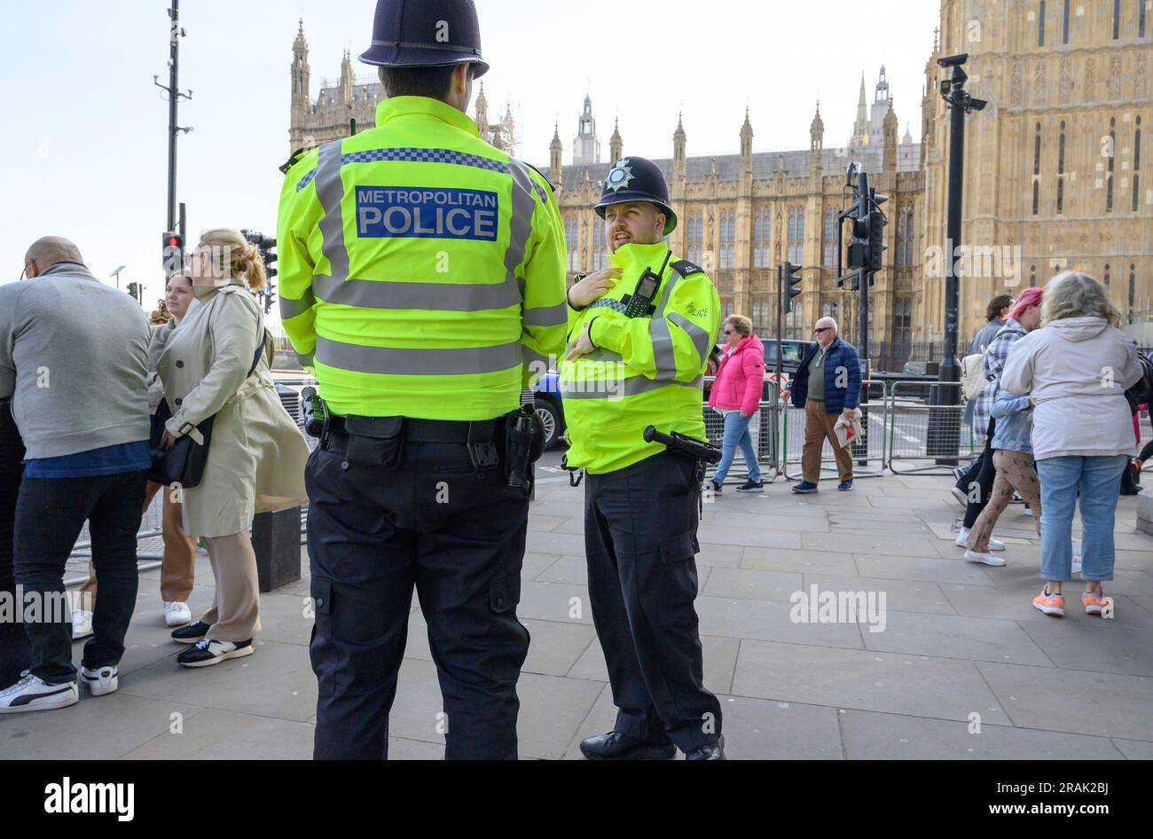 Londres, Royaume-Uni. Policiers métropolitains à Westminster Banque D'Images