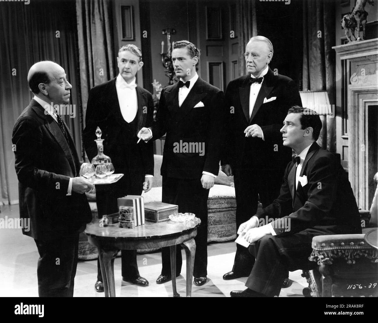 DONALD MEEK LEONARD CAREY EDWARD ASHLEY GEORGE LESSEY et WALTER PIDGEON comme Nick carter dans LE CIEL MEURTRE 1940 réalisateur GEORGE B. SEITZ personnage créé par John Russel Coryell Metro Goldwyn Mayer (MGM) Banque D'Images