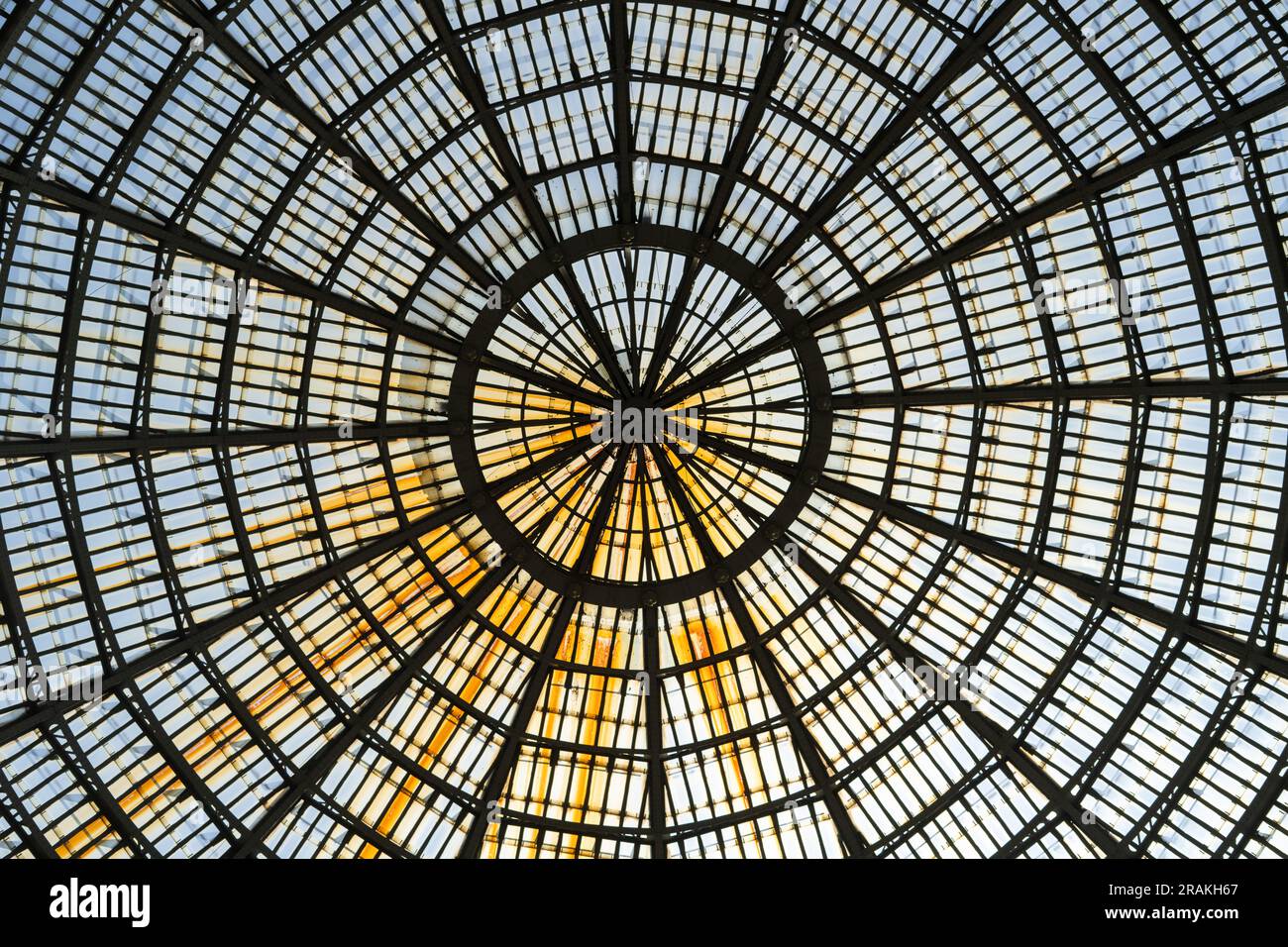 Plafond de verre avec coupole de Galleria Umberto à Naples, horizontal Banque D'Images