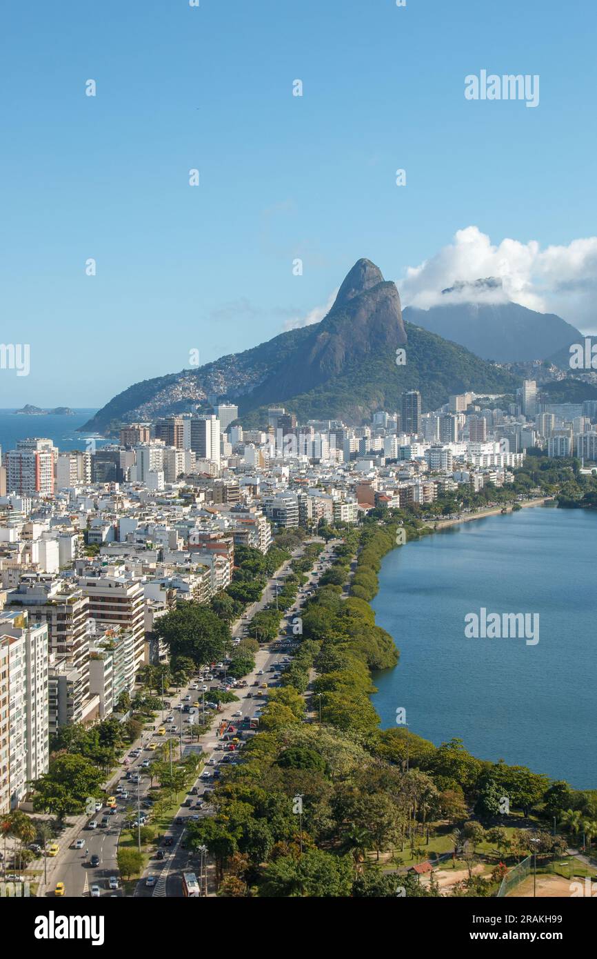 Vue de la lagune rodrigo de freitas à Rio de Janeiro au Brésil. Banque D'Images