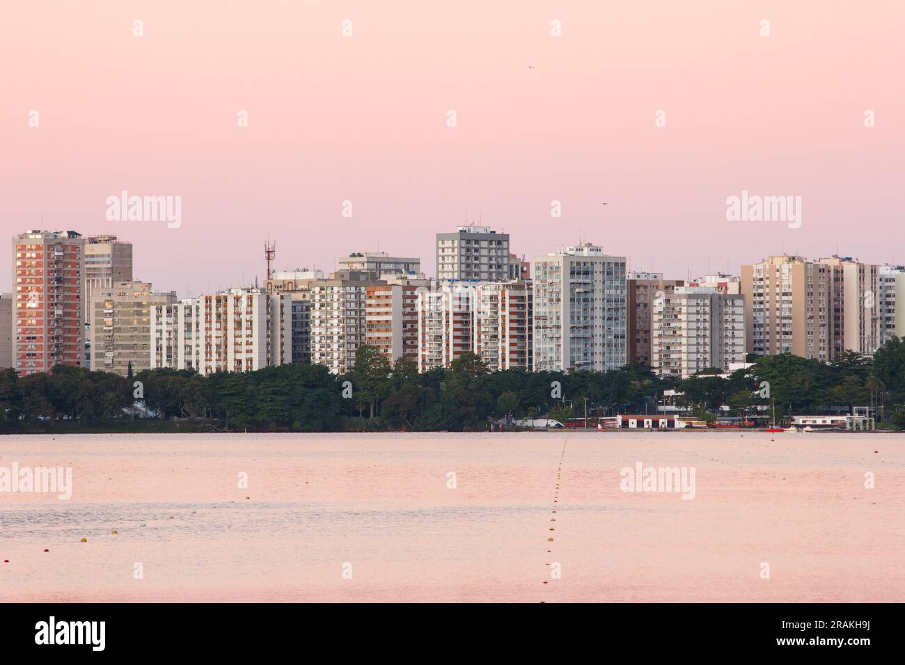 Vue de la lagune rodrigo de freitas à Rio de Janeiro au Brésil. Banque D'Images