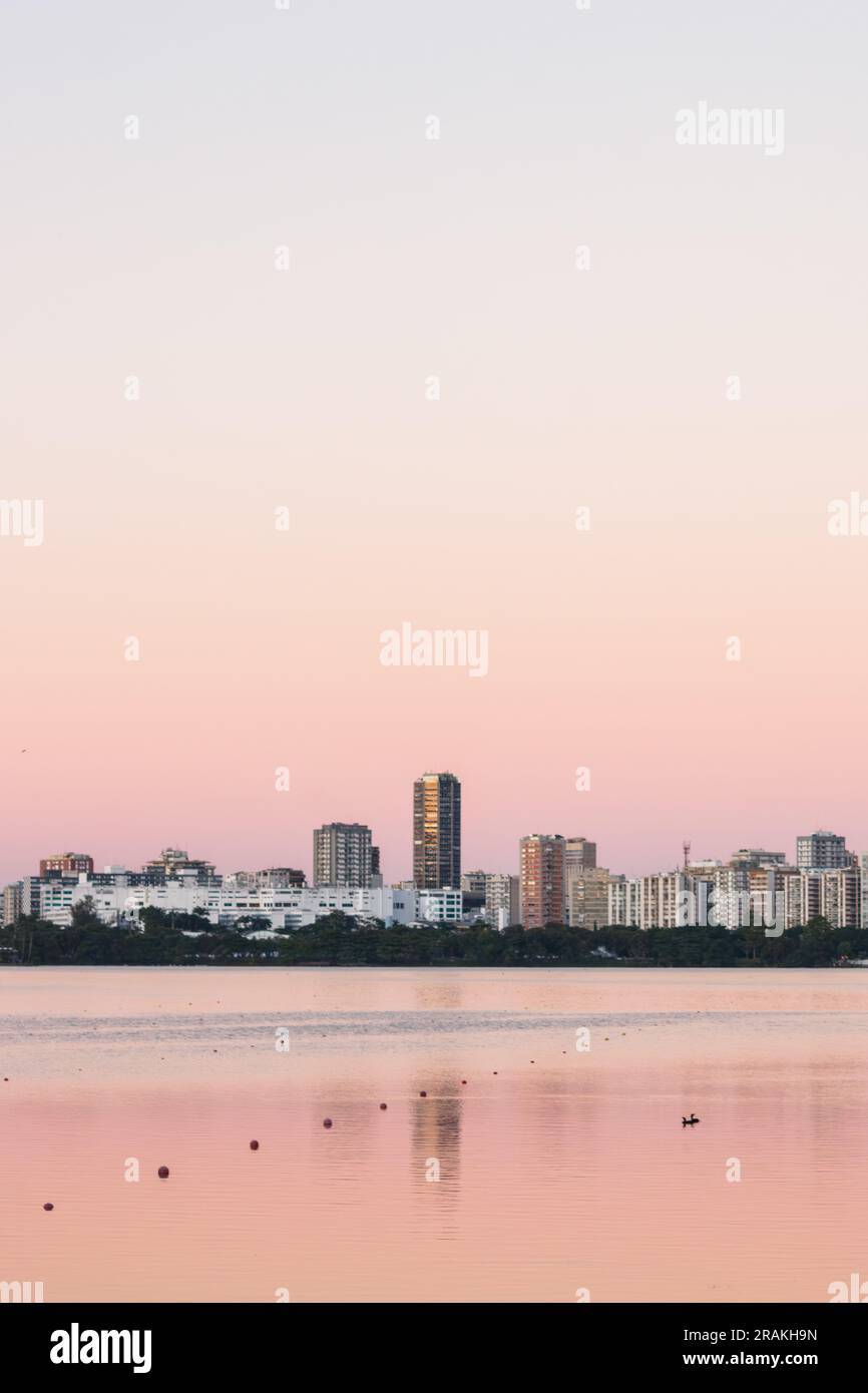 Vue de la lagune rodrigo de freitas à Rio de Janeiro au Brésil. Banque D'Images