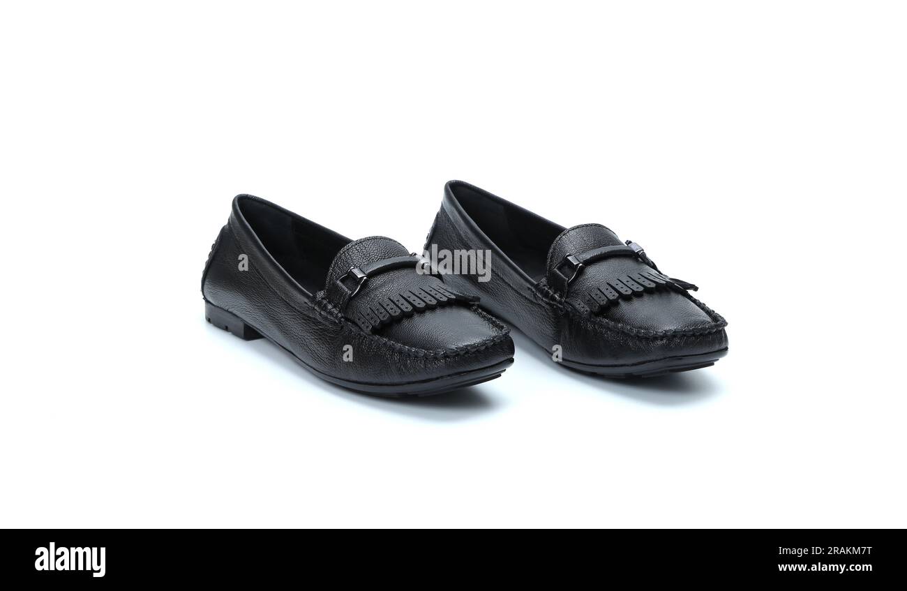 paire de mocassins en cuir noir isolé sur fond blanc Banque D'Images