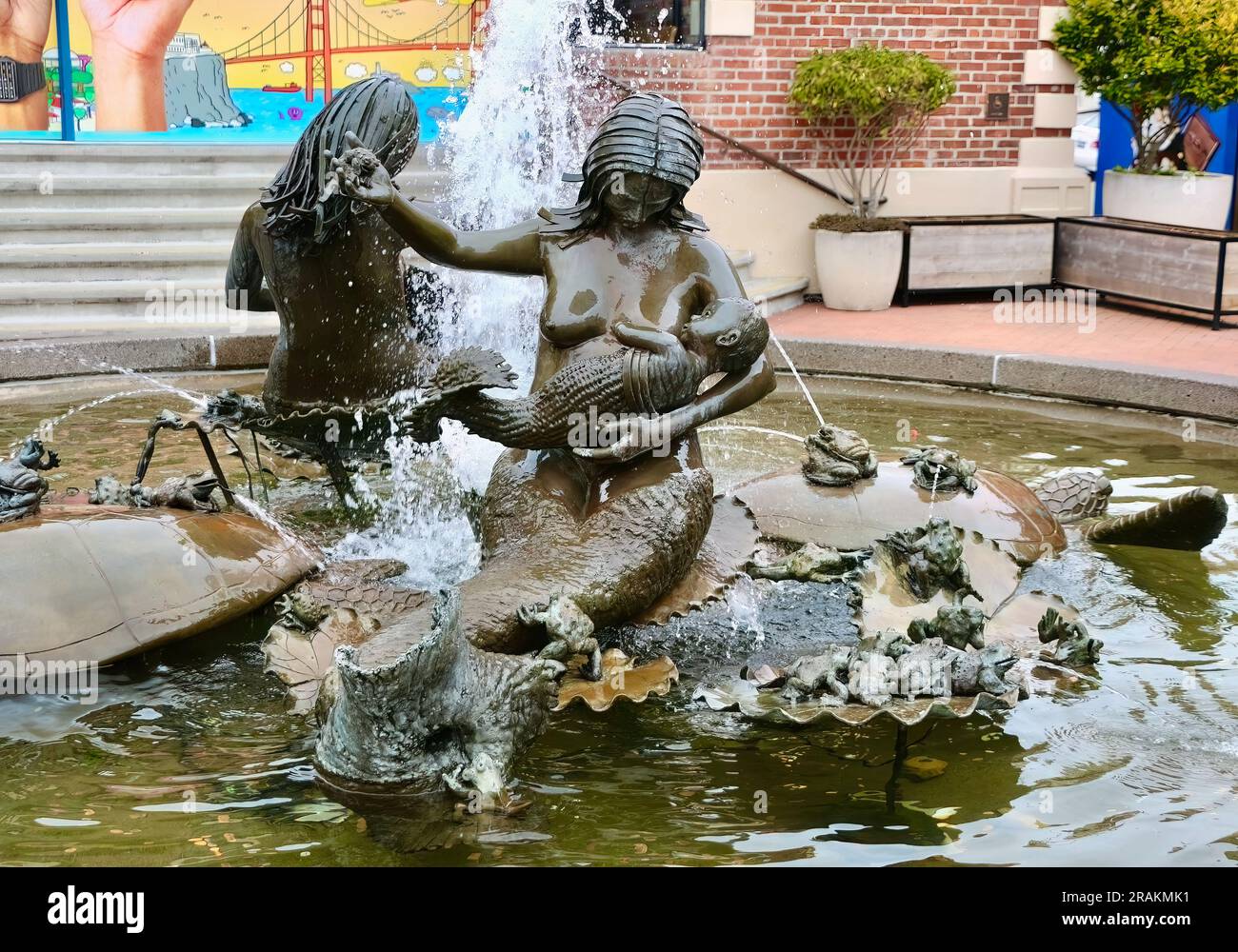 Fontaine nommée Andrea par Ruth Asawa datée de 1968 à Ghirardelli Square San Francisco Californie USA Banque D'Images