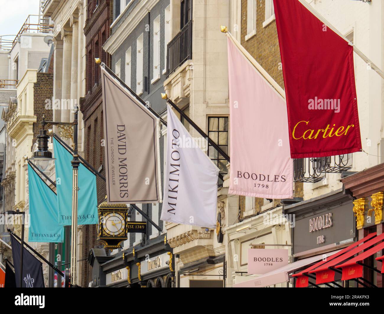 Panneaux de magasins haut de gamme sur Bond Street, Londres, Royaume-Uni Banque D'Images