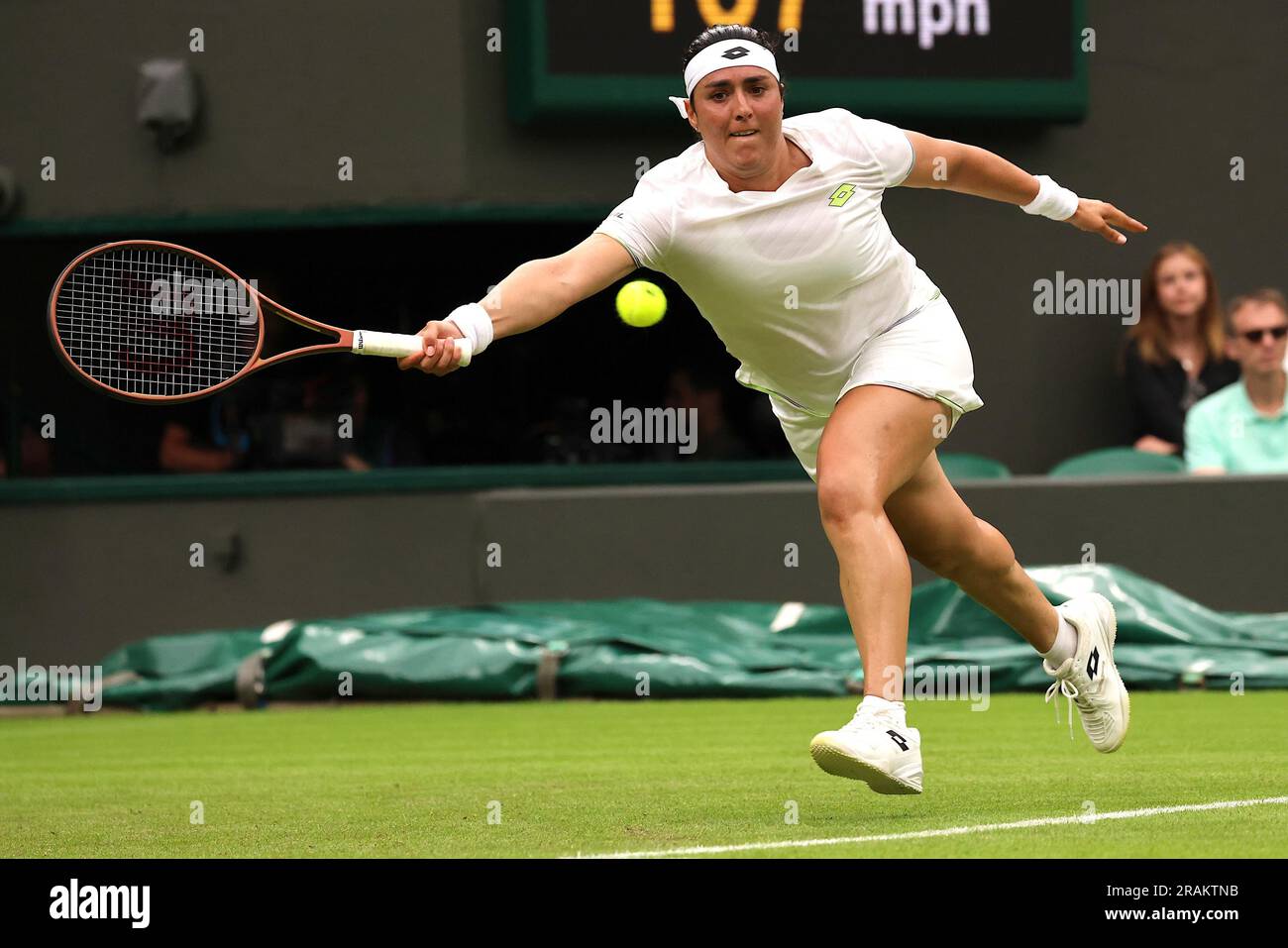 Londres, Inglaterra. 04th juillet 2023. Ons Jabeur (TUN) lors du tournoi de Wimbledon 2023 qui s'est tenu à Londres, en Angleterre. Crédit: Andre Chaco/FotoArena/Alamy Live News Banque D'Images
