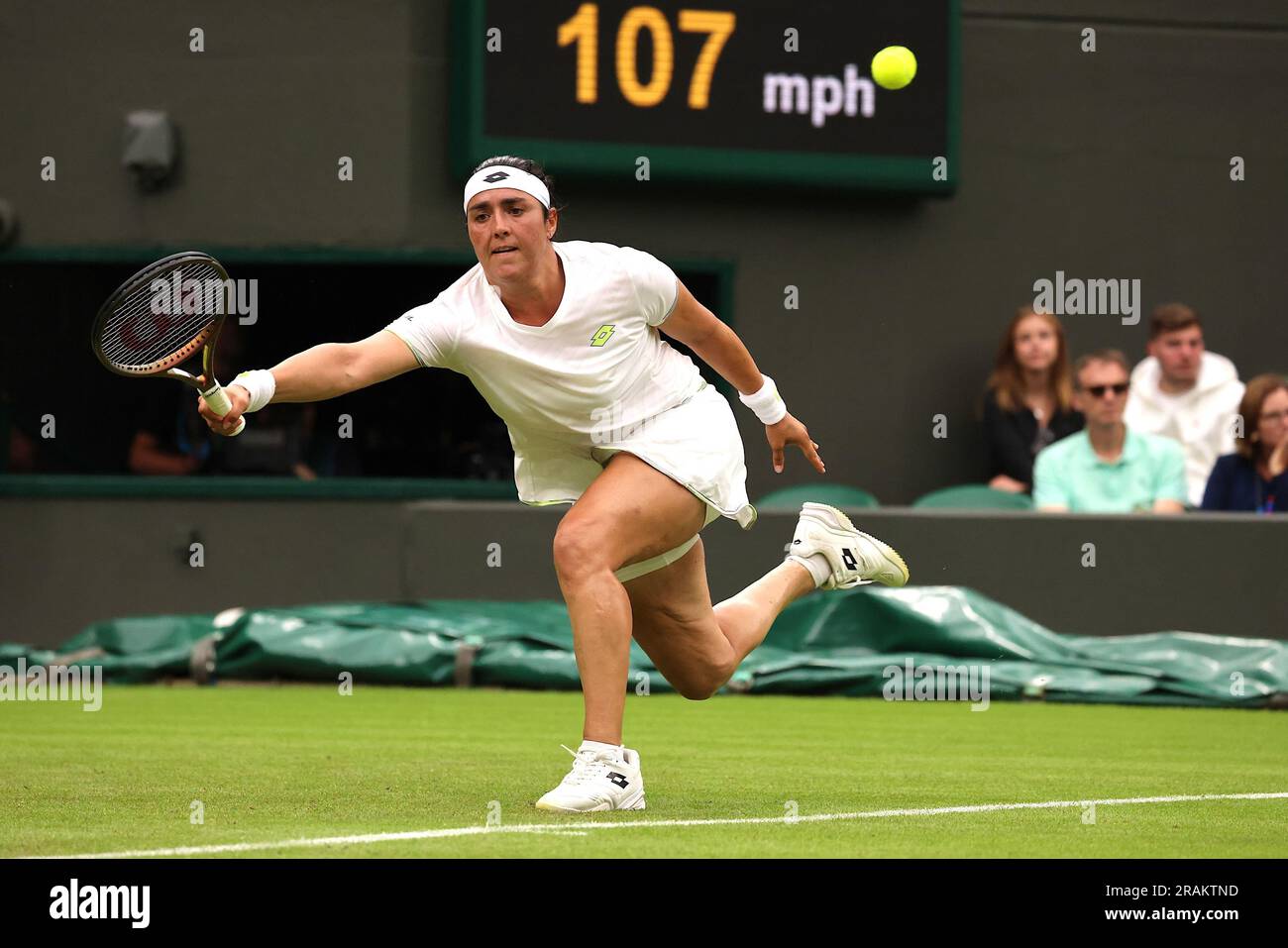 Londres, Inglaterra. 04th juillet 2023. Ons Jabeur (TUN) lors du tournoi de Wimbledon 2023 qui s'est tenu à Londres, en Angleterre. Crédit: Andre Chaco/FotoArena/Alamy Live News Banque D'Images