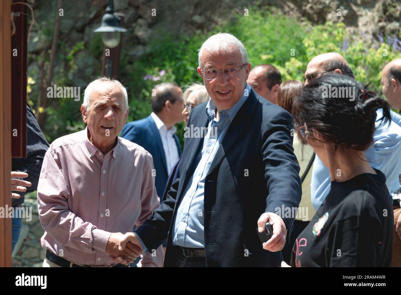 Agros, district de Limassol, Chypre - 13 mai 2023 : le ministre de l'Agriculture, M. Petros Xenophontos, visite de la 15e fête des Roses dans le village d'Agro Banque D'Images