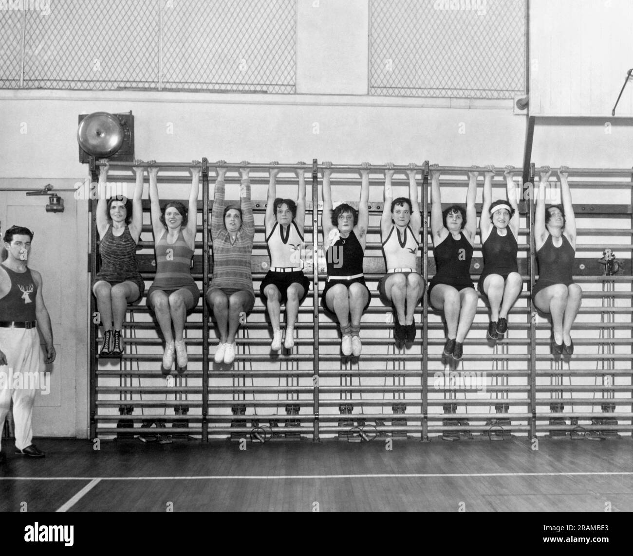 Philadelphie, Pennsylvanie: c. 1929 épouses des membres de l'organisation Philadelphia Elks entraînement au club gym là. Banque D'Images