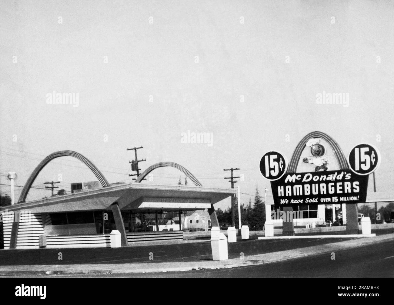 Fresno, Californie 1964 le premier restaurant de restauration rapide McDonald's de Fresno. Banque D'Images