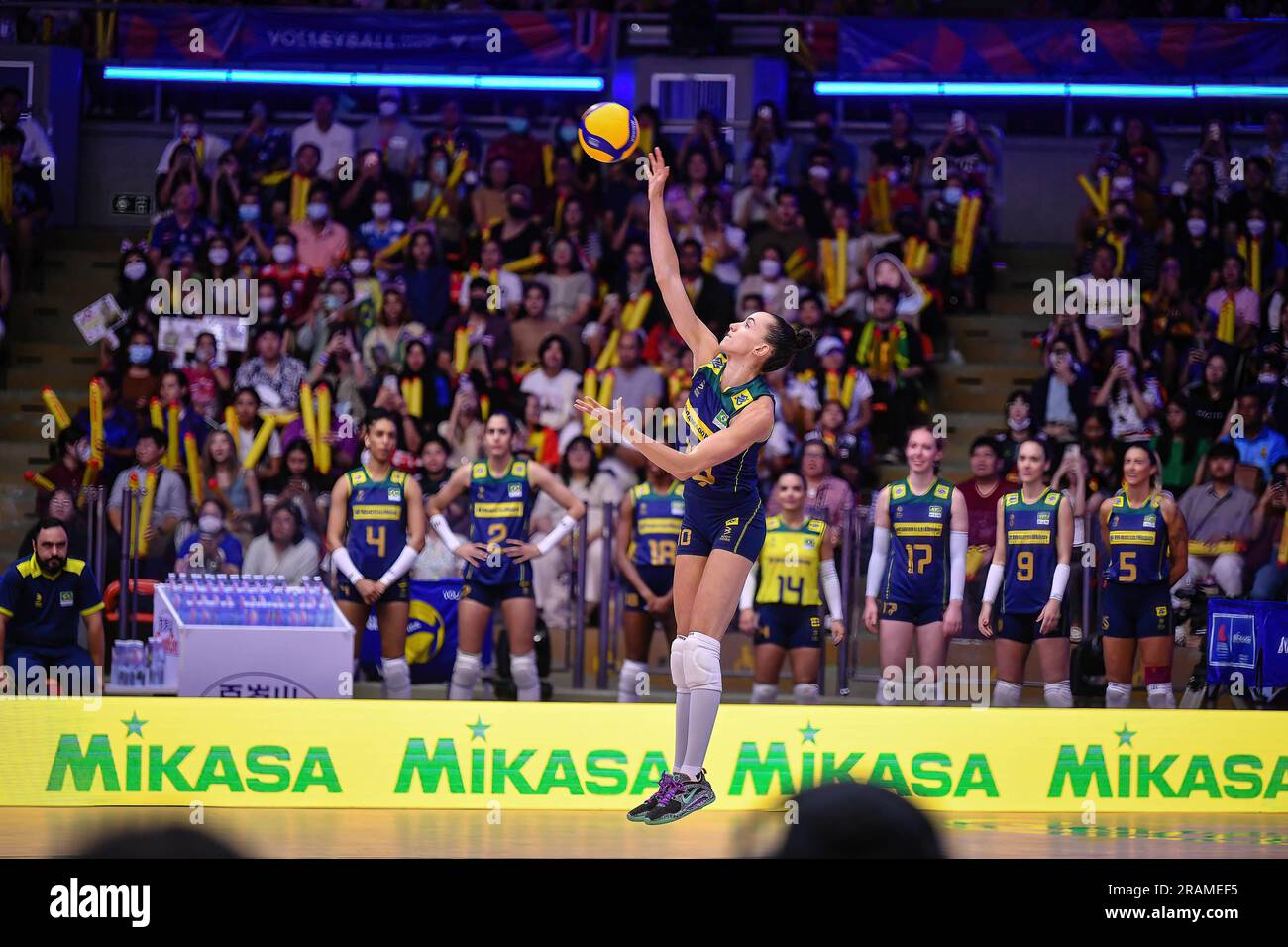 Bangkok, Thaïlande. 02nd juillet 2023. Gabi du Brésil vu en action lors de la FIVB Volleyball Women's Nations League entre la Thaïlande et le Brésil au stade intérieur de Hua Mak. Score final; Thaïlande 0:3 Brésil. (Photo par Amphol Thongmueangluang/SOPA Images/Sipa USA) crédit: SIPA USA/Alay Live News Banque D'Images