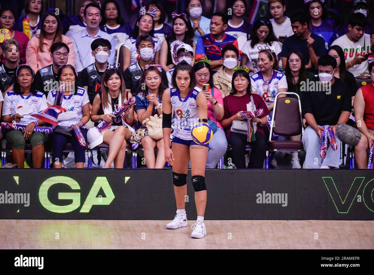 Bangkok, Thaïlande. 02nd juillet 2023. Ajcharaporn Kongyot de Thaïlande vu en action pendant la FIVB Volleyball Women's Nations League entre la Thaïlande et le Brésil au stade intérieur de Hua Mak. Score final; Thaïlande 0:3 Brésil. (Photo par Amphol Thongmueangluang/SOPA Images/Sipa USA) crédit: SIPA USA/Alay Live News Banque D'Images