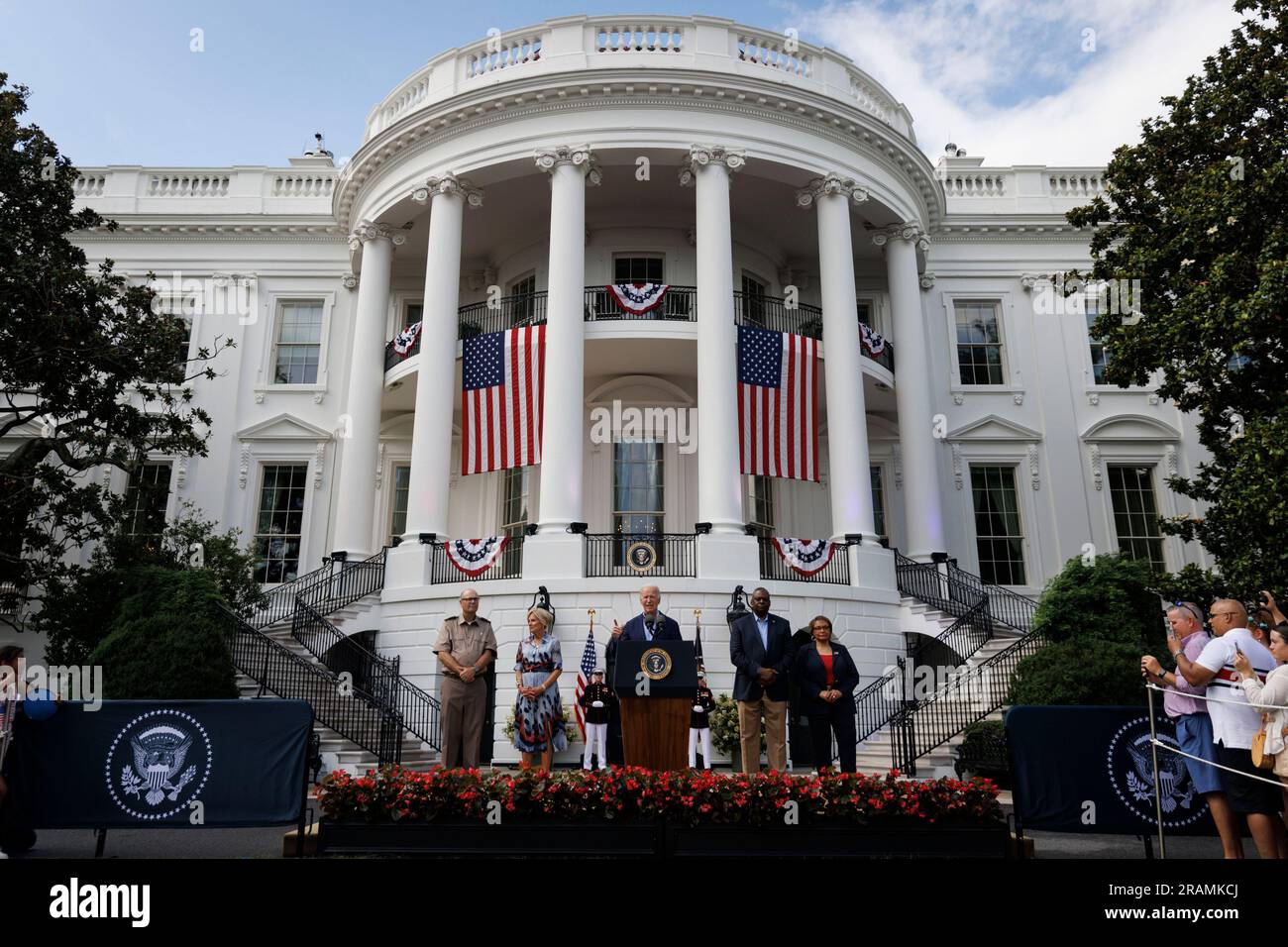 Washington, États-Unis. 04th juillet 2023. Le président Joe Biden s'exprime lors d'un événement du 4 juillet pour les familles, les soignants et les survivants militaires et vétérans sur la pelouse sud de la Maison Blanche à Washington, DC, mardi, 4 juillet 2023. Photo par Ting Shen/UPI crédit: UPI/Alay Live News Banque D'Images