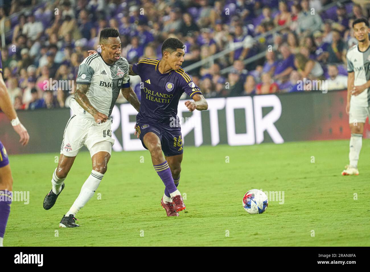 Orlando, Floride, États-Unis, 4 juillet 2023, Les joueurs du Toronto FC et du Orlando City SC Karl-Anthony Kaye #14 et Wilder Cartagena #16 se battent pour le ballon en deuxième mi-temps à l’Exploria Stadium. (Crédit photo : Marty Jean-Louis/Alamy Live News Banque D'Images