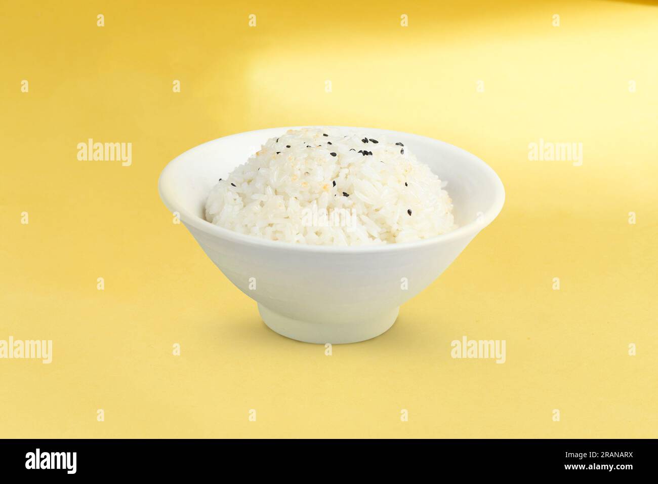 Riz blanc dans un bol, cuire le riz, style de la cuisine thaïlandaise Banque D'Images