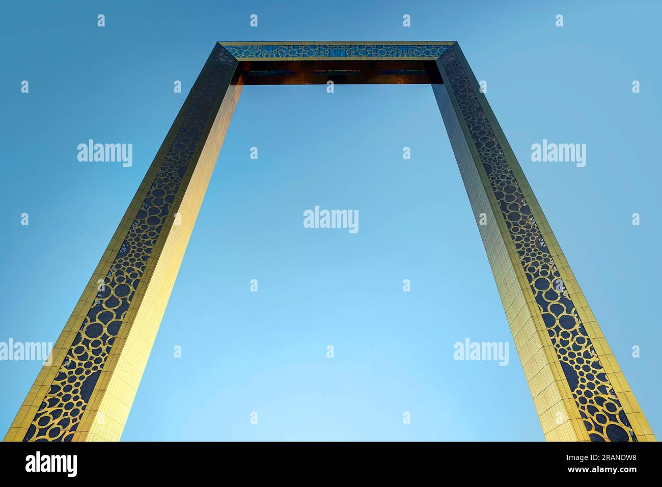 Dubaï, Émirats arabes Unis. 25 novembre 2022: Dubai Frame est un monument architectural situé dans le parc Zabeel dans la ville de Dubaï aux Émirats Arabes Unis Banque D'Images