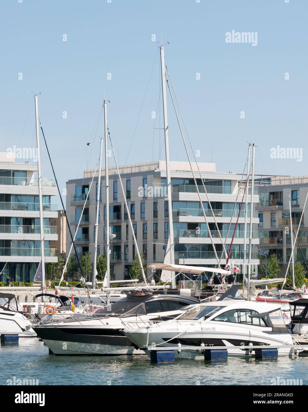 Bateaux à moteur au Marina Yacht Park à Gdynia, Pologne, Europe, UE Banque D'Images