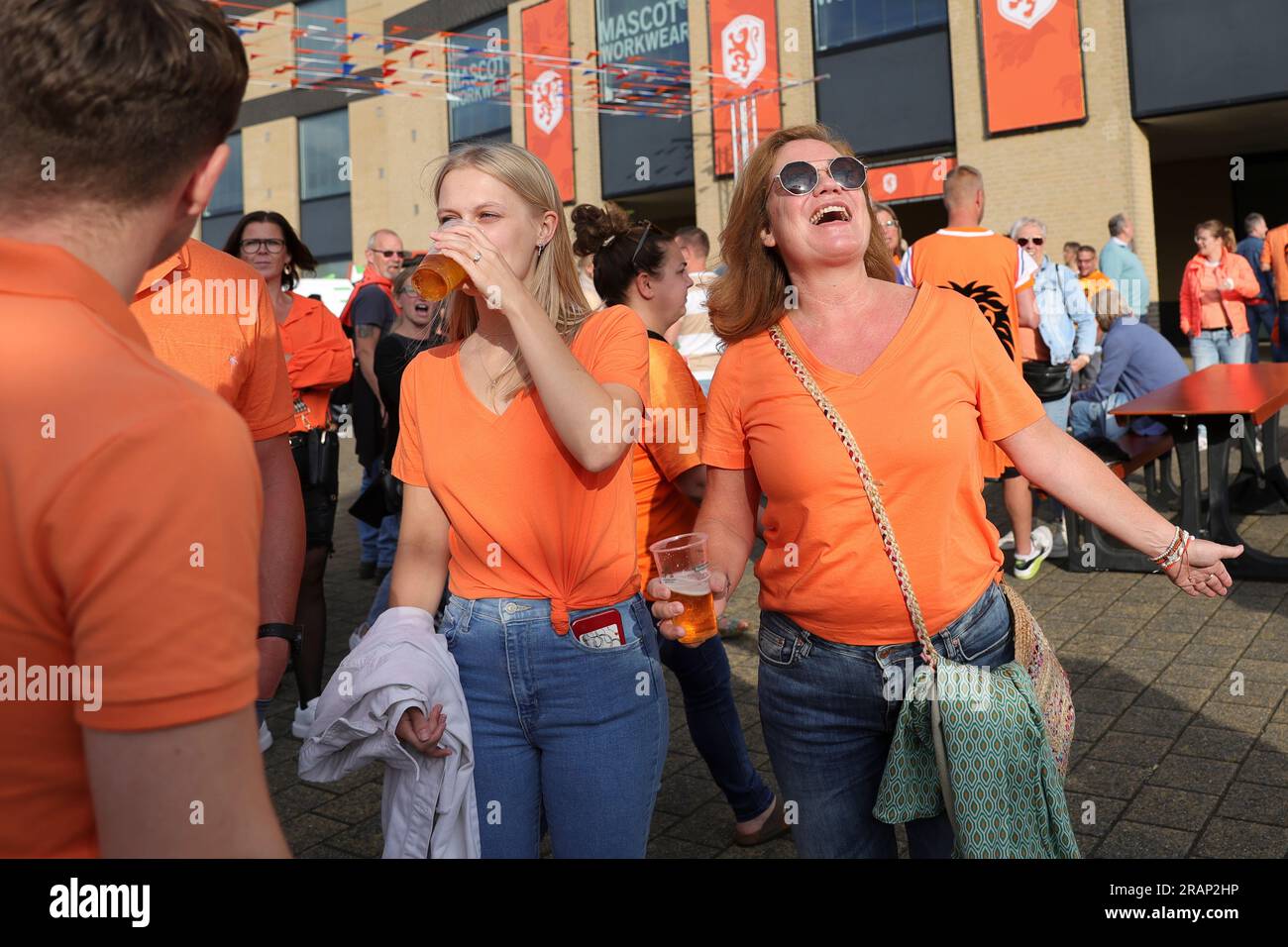 02-07-2023 : Sport : Nederland v Belgie (Woman friendly) SITTARD, PAYS-Bas - JUILLET 2 : fans des pays-Bas pendant l'International friendly Wome Banque D'Images