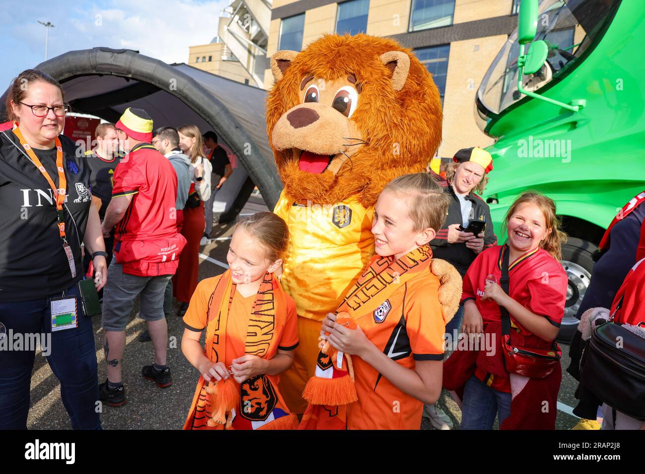02-07-2023 : Sport : Nederland v Belgie (Woman friendly) SITTARD, PAYS-Bas - JUILLET 2 : fans des pays-Bas pendant l'International friendly Wome Banque D'Images