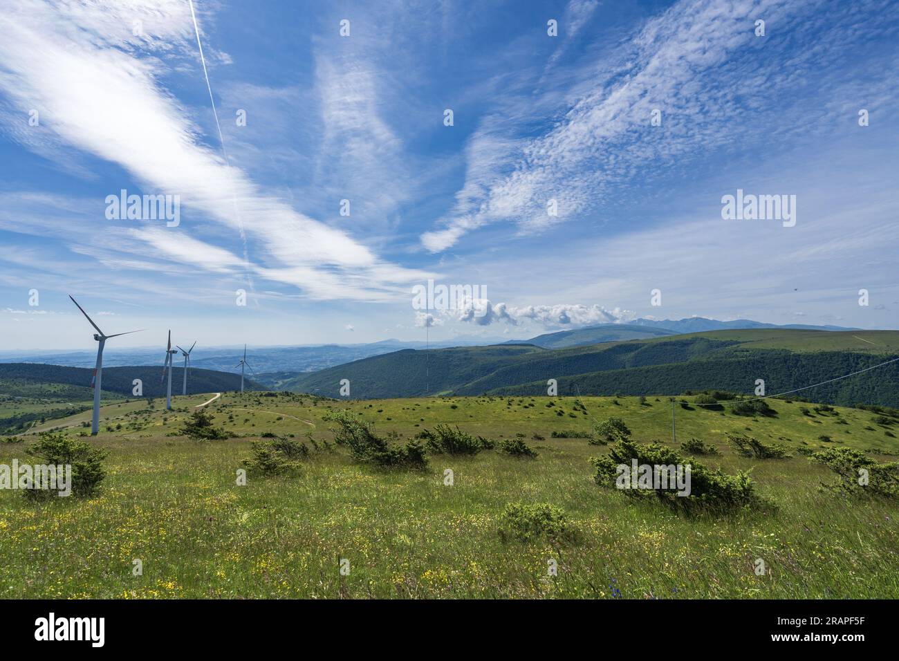 Villa d'Aria Wind Farm, fraction de Serrapetrona, Marches, Italie, Europe Banque D'Images