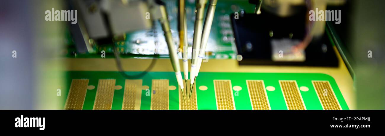 Technologie automatisée de l'assemblage de la carte de circuit imprimé informatique production électronique dans les machines et la technologie, Banque D'Images