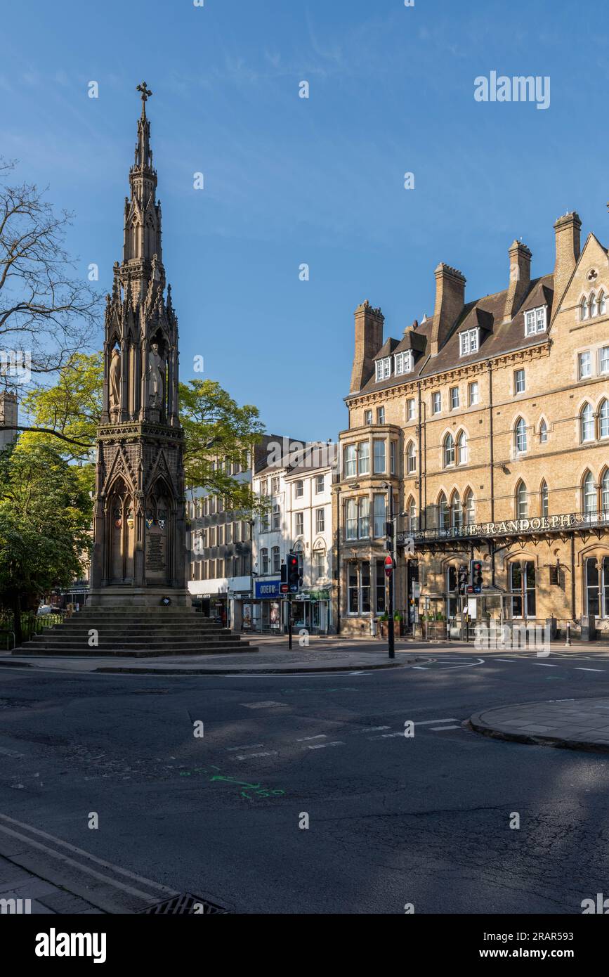 Le Martyrs Memorial est un monument gothique en pierre construit pour commémorer l'incendie des martyrs d'Oxford Thomas Cranmer, Hugh Latimer et Nicholas Ridley en 1555-56 Banque D'Images
