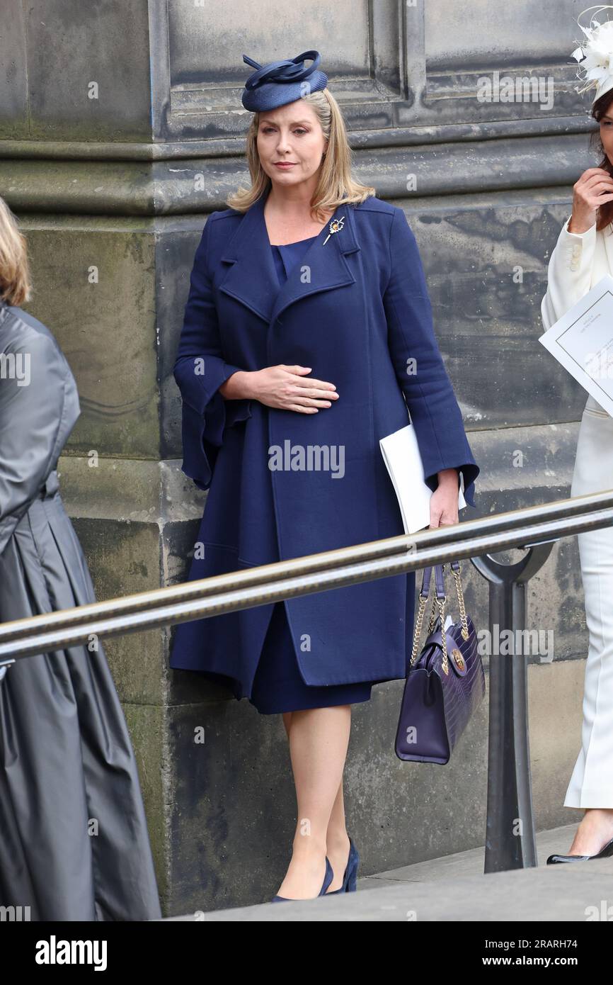 Le leader de la Chambre des communes Penny Mordaunt quitte la cathédrale St Giles après le service national de Thanksgiving et la dédicace du roi Charles III et de la reine Camilla, et la remise des honneurs d'Écosse. Date de la photo : mercredi 5 juillet 2023. Banque D'Images