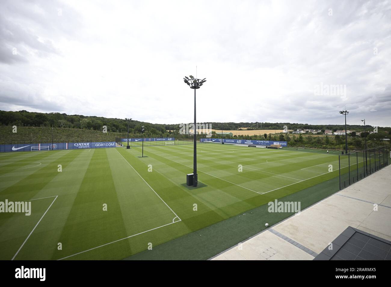 Poisy, France. 05 juillet 2023. Les terrains d'entraînement. Visite du nouveau centre d'entraînement du club de football du PSG Paris Saint-Germain, le 5 juillet 2023 à Poissy, à environ 30kms à l'ouest de Paris, France. Photo Eliot Blondet/ABACAPRESS.COM crédit : Abaca Press/Alamy Live News Banque D'Images