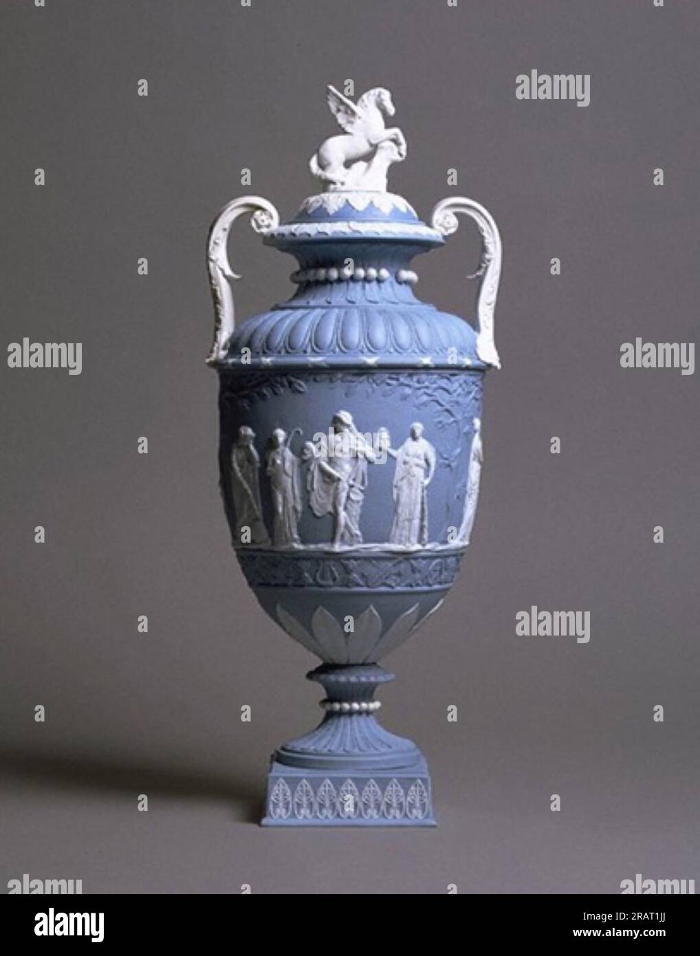 Vase Jasperware et couverture, Wedgwood 1790 par John Flaxman Banque D'Images