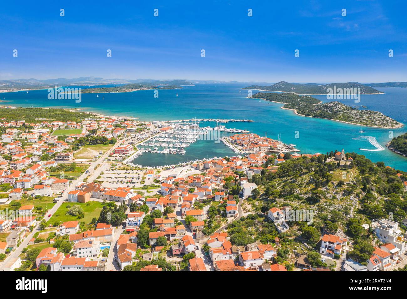Vieille ville de Tribunj et archipel insulaire à Dalmatie, Croatie Banque D'Images