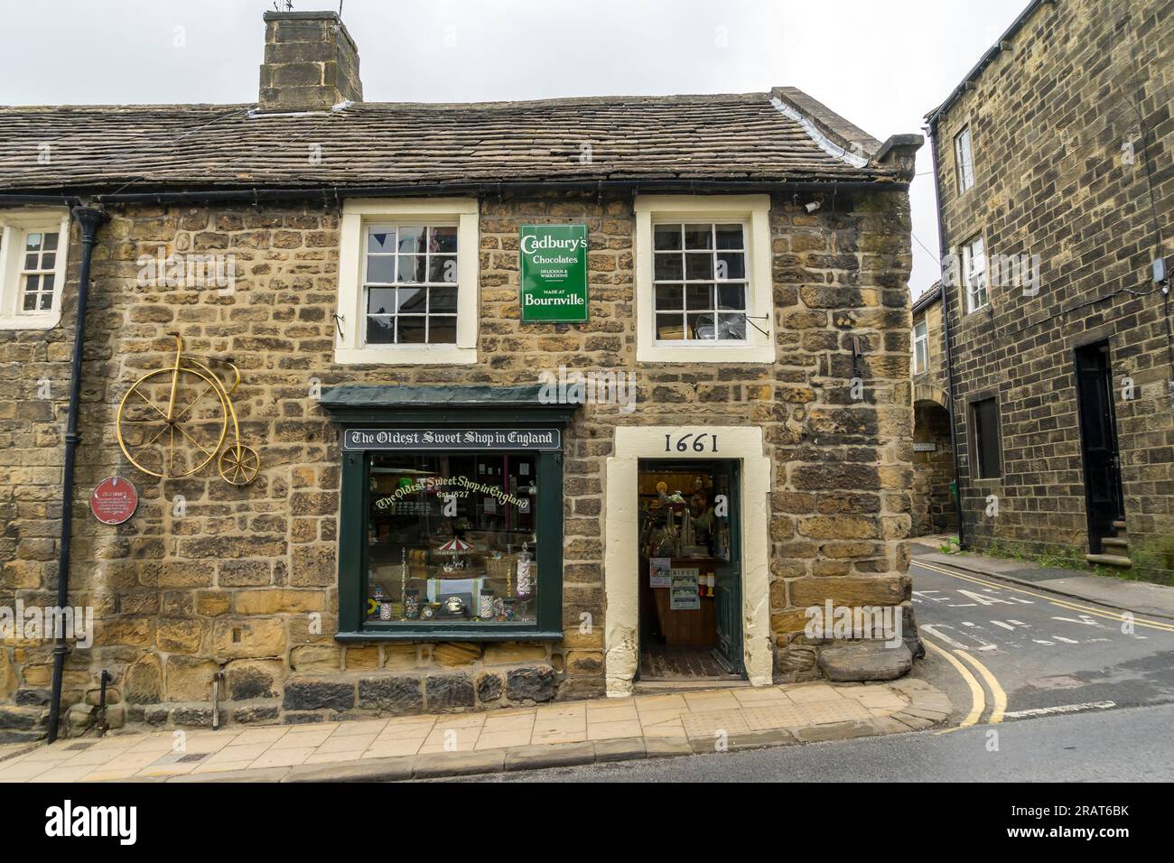 Le plus ancien magasin de bonbons en Angleterre, High Street, Pateley Bridge, Nidderdale, North Yorkshire, Angleterre, Royaume-Uni Banque D'Images