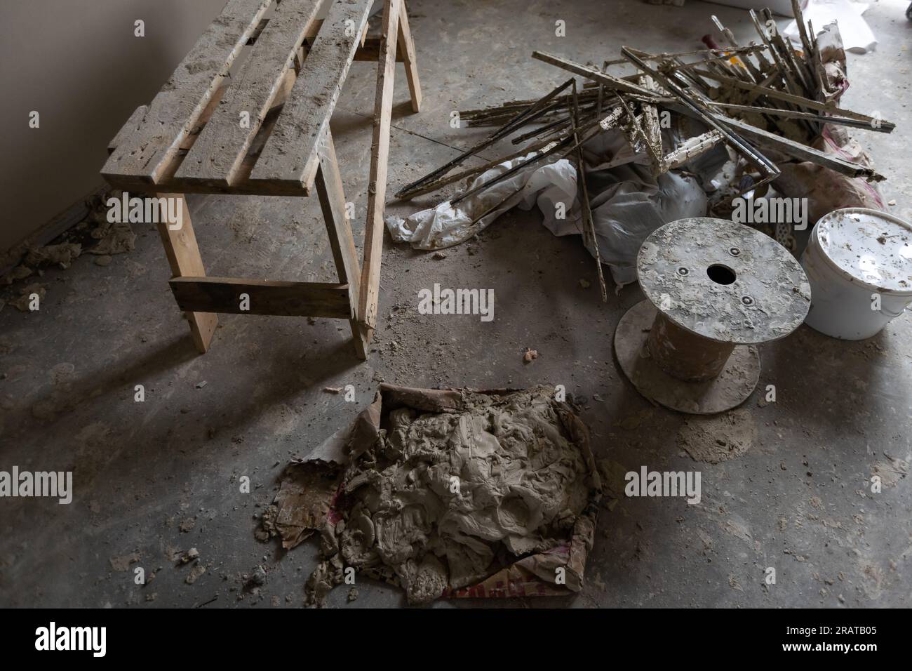 outils pour la réparation d'appartements, les murs de l'appartement sont en construction, remodelage, rénovation, extension, restauration et reconstruction. Banque D'Images