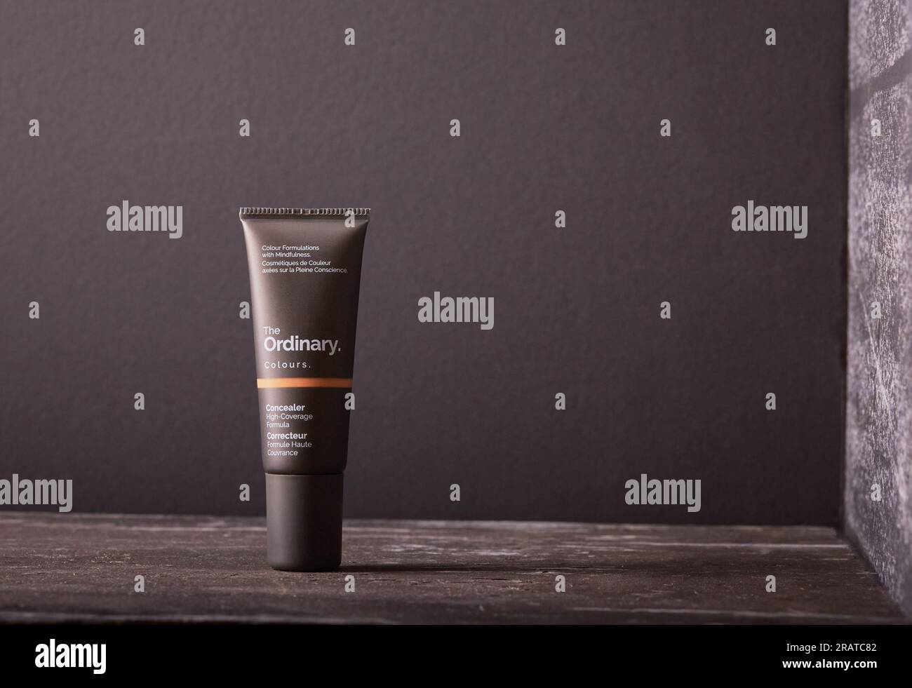 Mansfield, Nottingham, Royaume-Uni, 5 juillet 2023 : image du produit Studio du Concealer de couleurs ordinaires. Banque D'Images