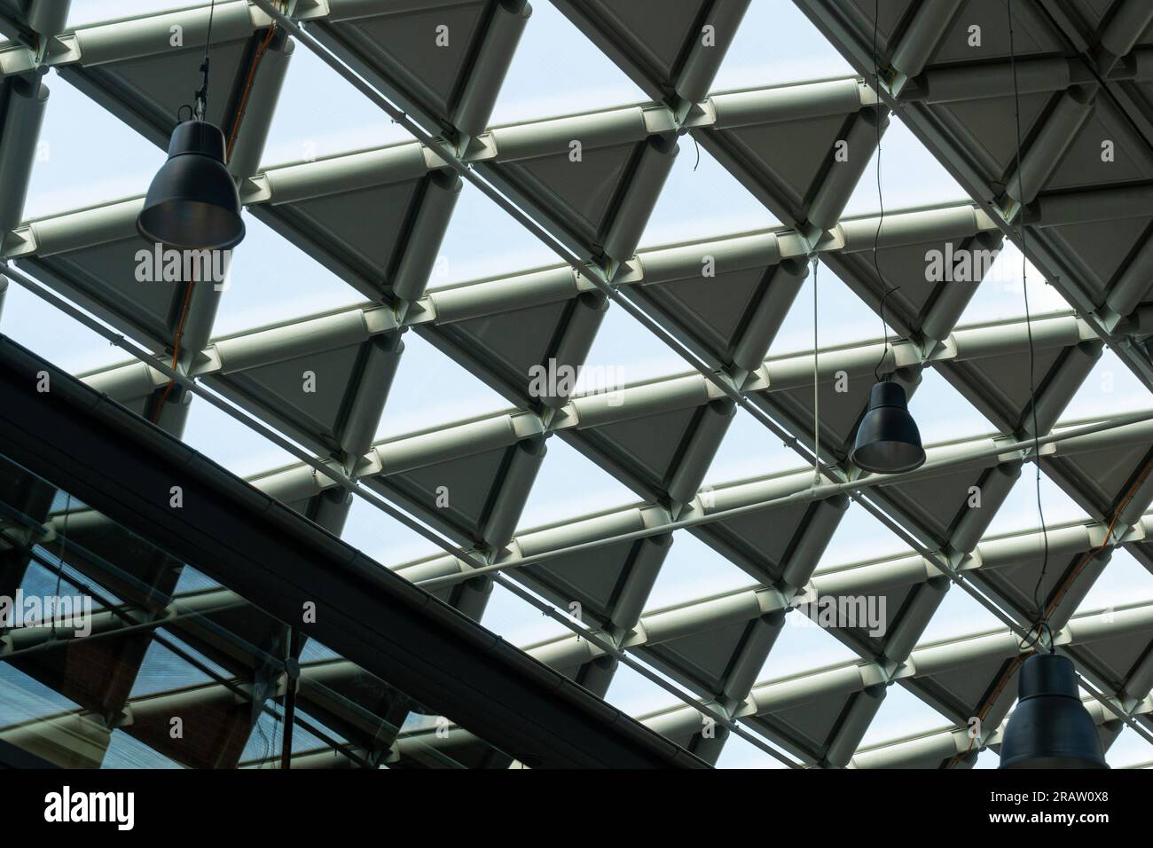 Motifs triangulaires architecturaux en métal modernes Banque D'Images