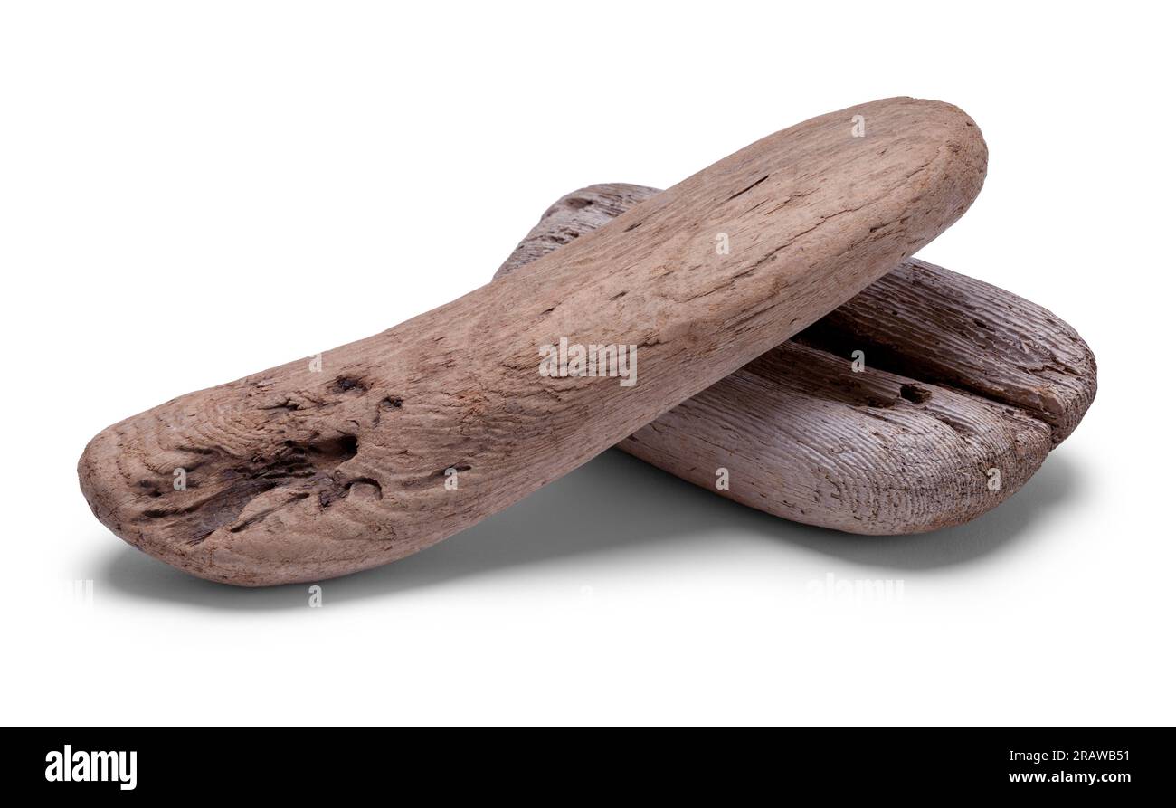 Deux morceaux de Driftwood Cut Out sur blanc. Banque D'Images