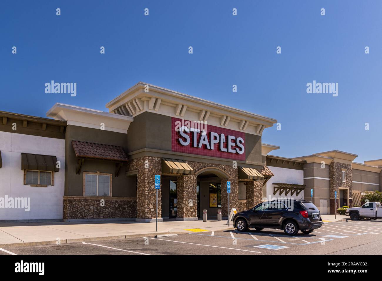 Un magasin de fournitures de bureau Staples dans la communauté en pleine croissance de Riverbank, Californie, comté de Stanislaus, États-Unis, dans la vallée centrale Banque D'Images