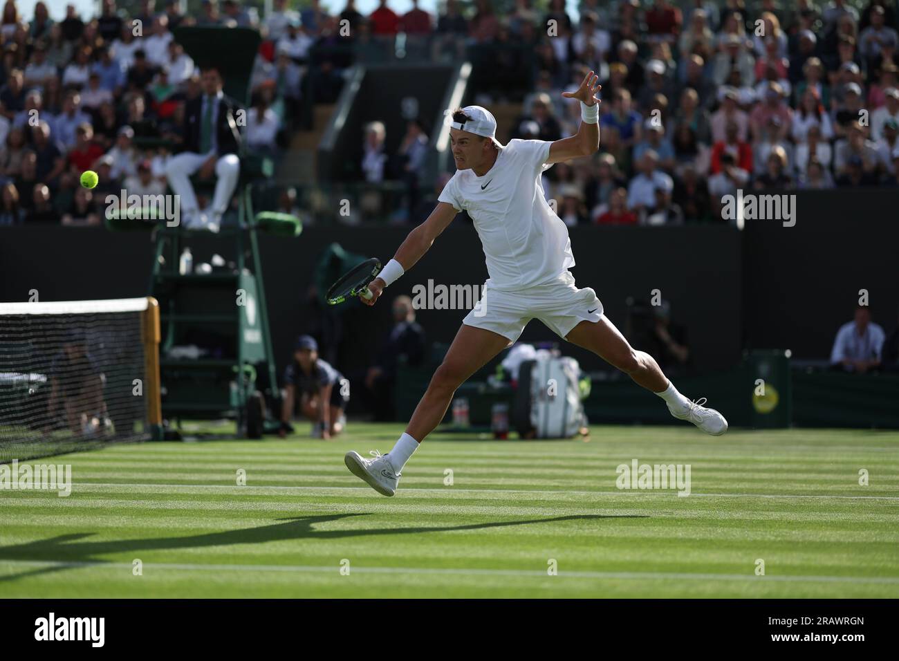Holger Rune lors des Championnats de Wimbledon 2023 le 3 juillet 2023 au All England Lawn tennis & Croquet Club à Wimbledon, en Angleterre Banque D'Images Holger Rune lors des Championnats de Wimbledon 2023 le 3 juillet 2023 au All England Lawn tennis & Croquet Club à Wimbledon, en Angleterre Banque D'Images