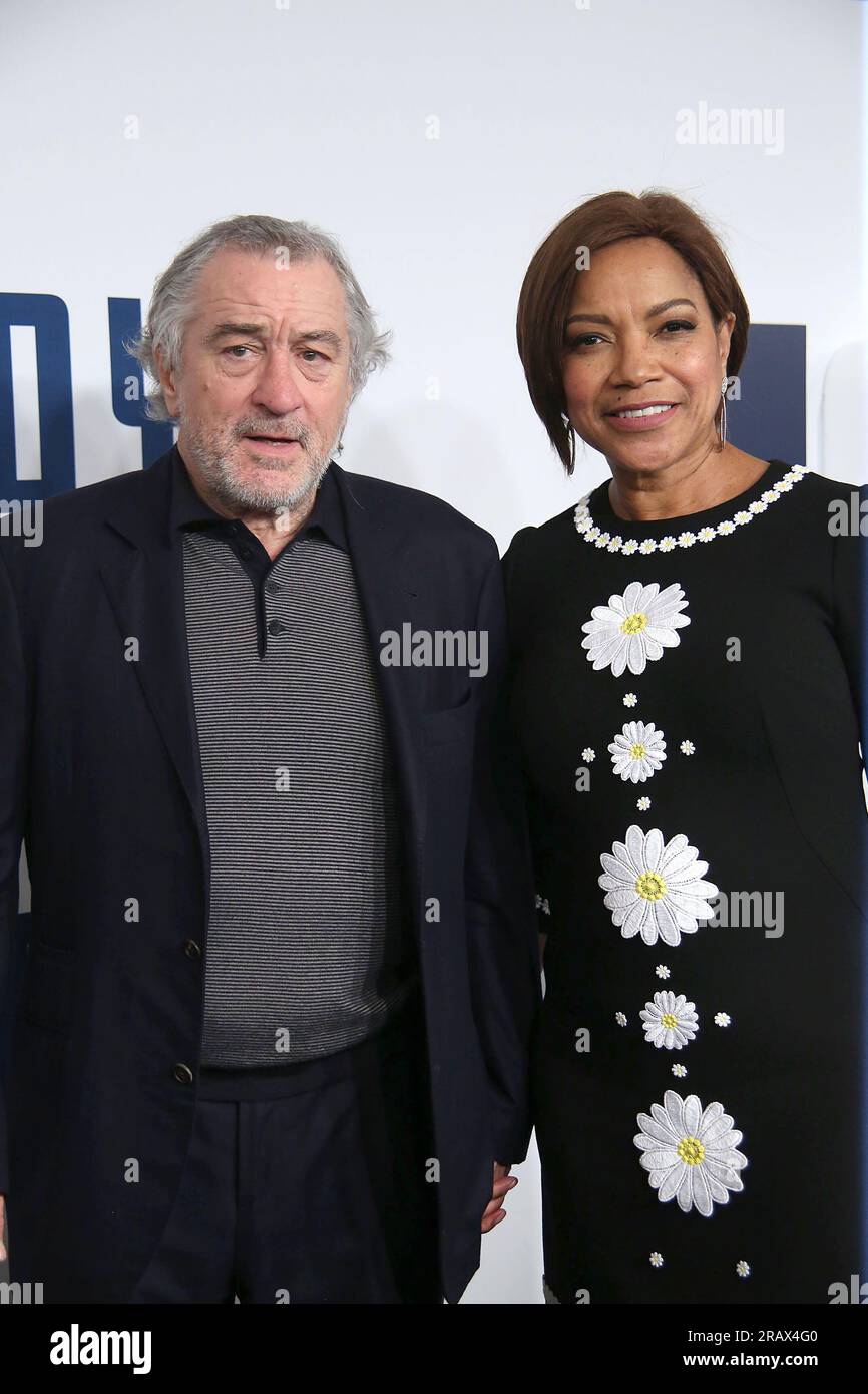 Manhattan, États-Unis d'Amérique. 13 décembre 2015. NEW YORK, NY - DÉCEMBRE 13 : Robert de Niro, Grace Hightower, James Packer assiste à la première de Joy au Ziegfeld Theater le 13 décembre 2015 à New York. Personnes : Robert de Niro, Grace Hightower crédit : Storms Media Group/Alamy Live News Banque D'Images